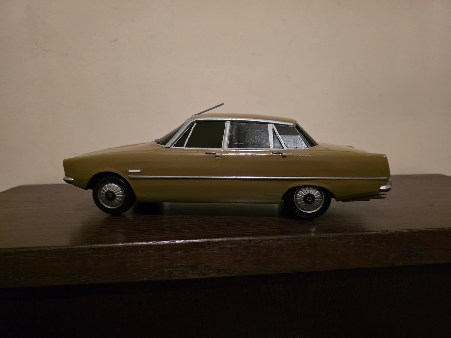 1/10 scale series 2 rover p6b 3500 / Miniature Painted