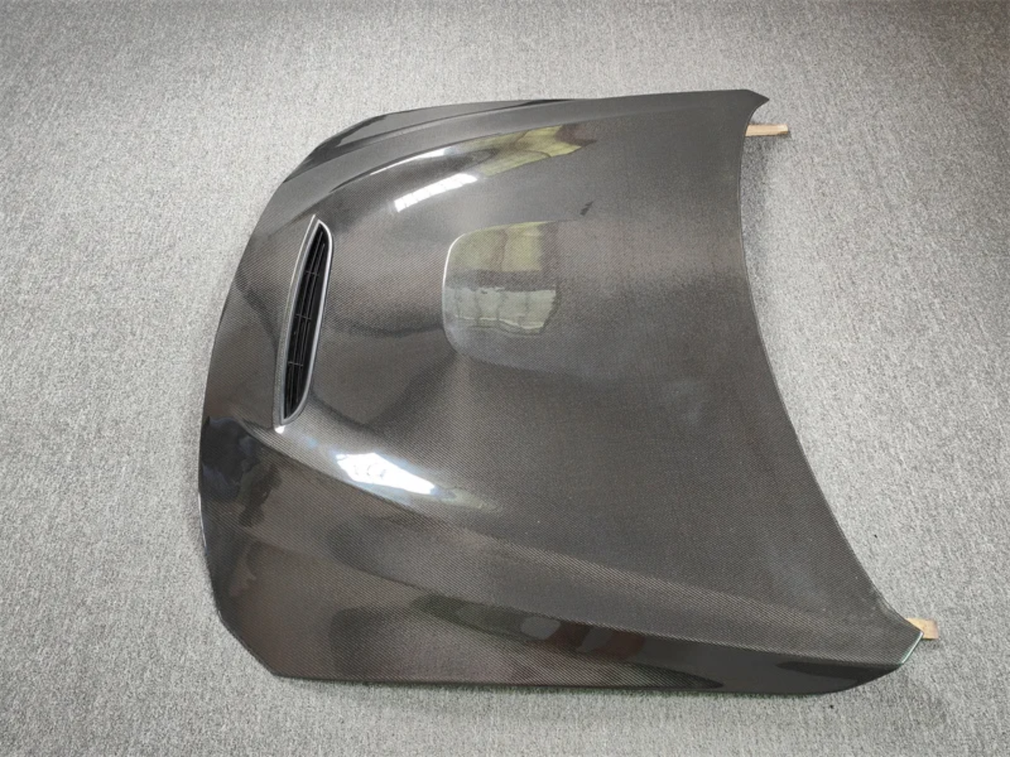 Dry carbon fiber F30 series GTS style hood / bonnet .